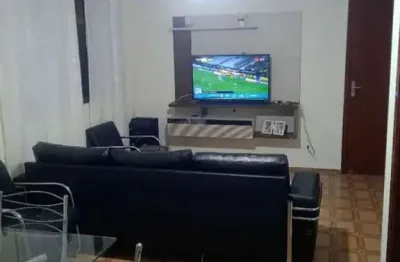 Apto 400 mtrs praia com 2 dormitórios, 1 banheiro, 1 vaga. Prédio sem elevador