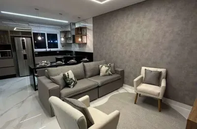 Triplex 750m praia com 2 suítes, 1 lavabo, churrasq. individ, 1 vaga. mobiliado