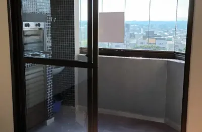 Uma quadra do palladium, vista livre, duas garagens cobertas,ultimo andar.