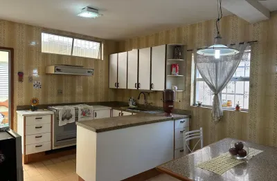 Lindo sobrado bem localizado, seguro e de fácil locomoção, perto de tudo, parque da aclimação/metro v. mariana.