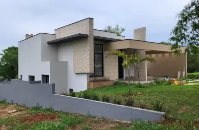 Casa térrea nova pronta para morar, cond. fechado á venda com 162 m² a/u de pura natureza com 3 suítes com 6 vagas.