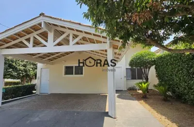 Casa em condominio despraiado. 3 quartos, 1 suíte, 1 sala, 2 banheiros,