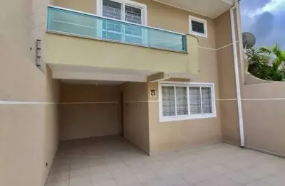 Casa com 3 quartos à venda na travessa equador, 60, cidade jardim, são josé dos pinhais, 112 m2 por r$ 699.000