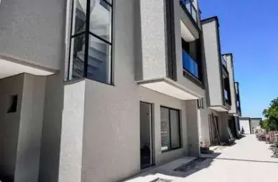 Sobrado em condomínio3 dormitórios com terraço à venda- capão raso - curitiba/pr