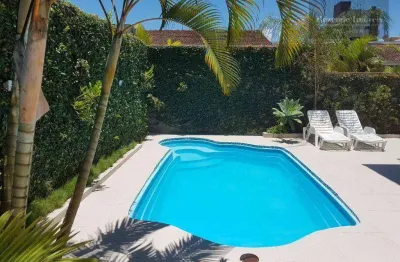 Casa com 3 quartos à venda na Rua Santos Dumont, 1142, Centro, Guaratuba