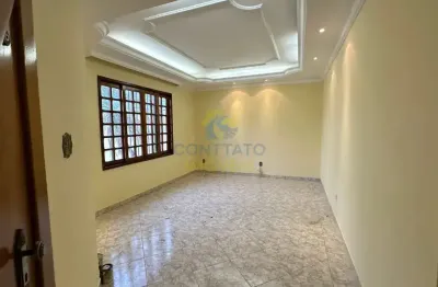 Casa ampla, jardim califórnia, 03 quartos sendo 01 suíte, piscina valor  3.500,00