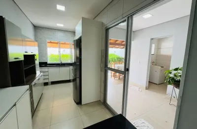 LINDA CASA MOBILIADA, Condomínio Rio Claro, 02 quartos sendo 01 suíte, 02 garagens.