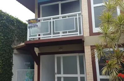 Casa em condomínio 03 quartos/2 suítes - palmeiras/cabo frio