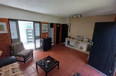 Casa duplex em condomínio - 02 quartos - Portinho/Cabo Frio RJ