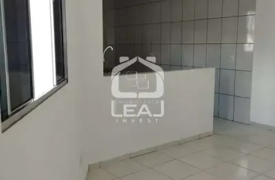 Casa possui 35 m², com 1 dormitório, sala e cozinha para locação no valor de r$ 1.2500,00 - parque
