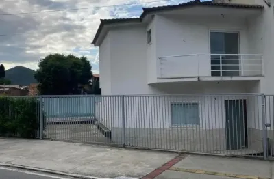 Alugo ótima casa 2 suítes, quintal ,piratininga niterói