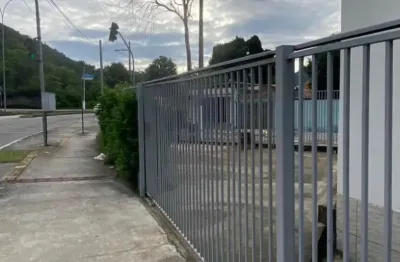 Casa com 2 quartos para alugar na Avenida Doutor Raul de Oliveira Rodrigues, 2577, Piratininga, Niterói