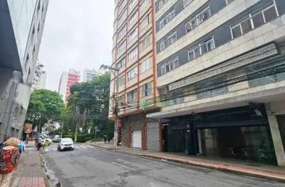 Apartamento 01 quarto e sala separados, todo reformado , portaria 24h, elevador venda no centro em juiz de fora - mg