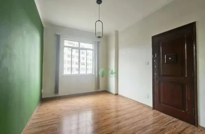 Apartamento 03 quartos, espaçoso, com área externa, a venda centro em Juiz de Fora - MG