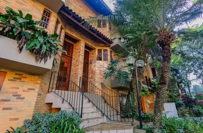 Casa em condomínio com 330m² e 3 dormitórios, 1 suíte, 2 vagas no bairro bela vista em porto alegre