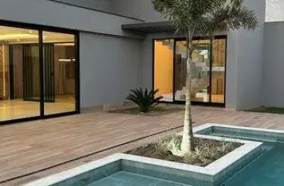 Sobrado para venda possui 330 metros quadrados com 4 quartos