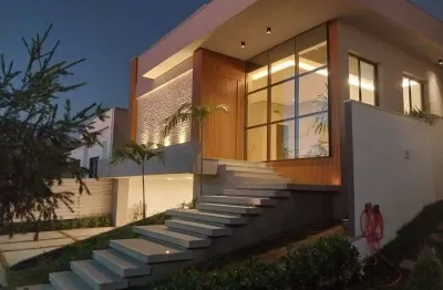 Casa de condomínio térrea para venda tem 354 metros quadrados com 5 quartos