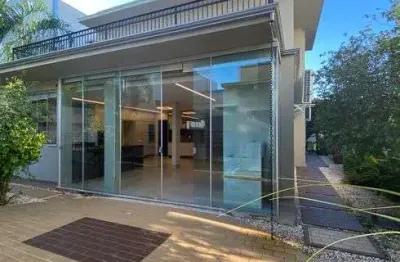 Casa de condomínio sobrado para venda tem 256 metros quadrados com 3 quartos