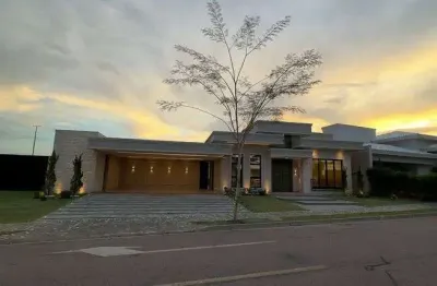 Casa de condomínio térrea para venda tem 372 metros quadrados com 4 quartos
