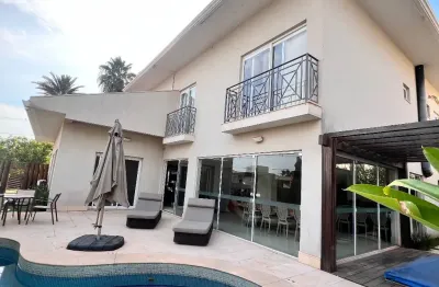 Sobrado a venda no condomínio florais dos lagos com 4 suítes em cuiabá
