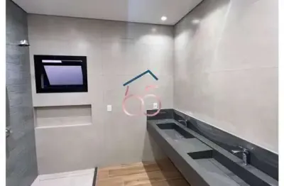 Casa incrível, sobrado, no condominio florais do lagos, com um lago ornamental c