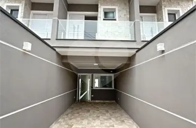 Sobrado novo 186m² com 3 dorms, sendo 1 suíte, salão de festas integrado à churrasqueira no melhor da vila maria