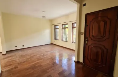 Sobrado à venda | 210 m² | 3 quartos (1 suíte) | 2 vagas na vila pedro moreira!