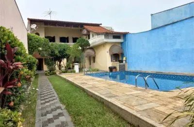 Casa à venda | 500 m² de terreno | 3 dormitórios (2 suítes) | 6 vagas na vila galvão!