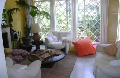 Casa de alto padrão à venda em perdizes | 402 m² | 8 dormitórios | 5 suítes | 4 vagas | terreno amplo com piscina e edícula reformada