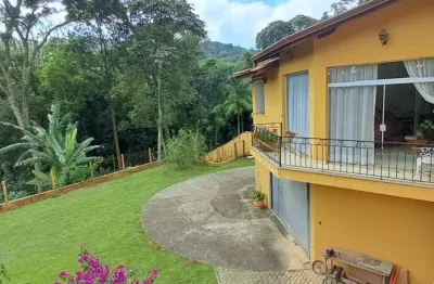 Casa de condomínio à venda | 1350 m² total | 4 suítes | 6 vagas na serra da cantereira