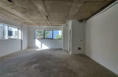 Sala comercial à venda com 50m² | 2 banheiros | 2 vagas individuais em santana
