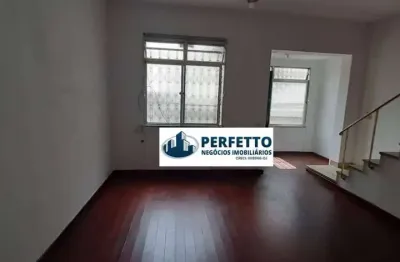 Aluga - vila isabel - próximo shopping - casa triplex de vila com vaga para moto - 2.900,00