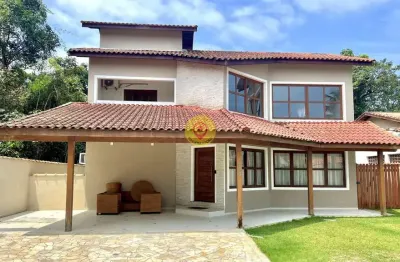 Casa em condomínio com 4 dormitórios, área de churrasqueira e piscina