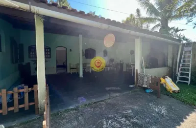 Casa a 130 metros da praia – conforto e praticidade em rua pavimentada