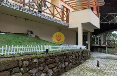 Casa em condomínio – 2 suítes, churrasqueira privativa e área de lazer