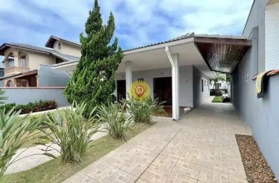 Casa à venda em condomínio a 850 metros da praia – perfeita para conforto e laze