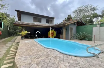 Casa ampla, com lazer e excelente localização, a apenas 550 metros da praia.