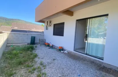 Apartamento térreo mobiliado com terreno privativo, garopaba-sc