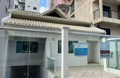 Casa com 3 quartos à venda na rua antônio basil schroeder, 17, barreiros, são josé por r$ 2.000.000