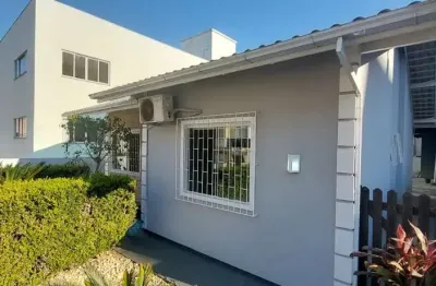 Casa com 3 quartos à venda na rua maria degrandis, 39, serraria, são josé por r$ 650.000