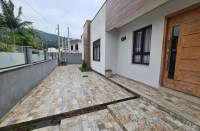 Casa com 3 quartos para alugar na luiza ocker, 124, fazenda da armação, governador celso ramos por r$ 3.800