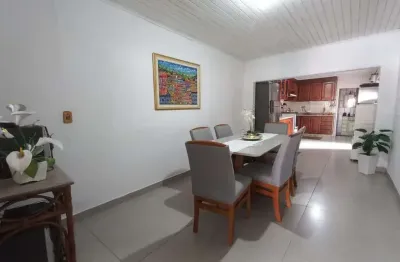 Casa com 4 quartos à venda na Rua Garopaba, 37, Bela Vista, São José por R$ 550.000
