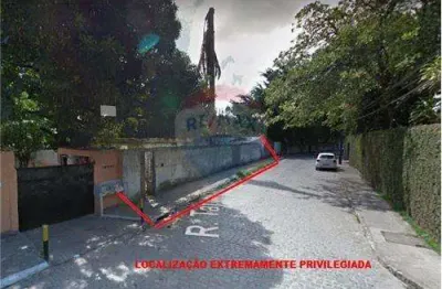 Terreno em monteiro / casa forte - com 858,36 m² - a  apenas 200 m do novo parque jardim do poço