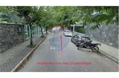 Terreno Misto de 858m² em Casa Forte com Vista para o Rio Capibaribe