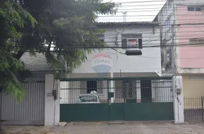 Vendo - casa  -  184 mts terreno e 368 mts  área construída - torre - r. conde de irajá - torre