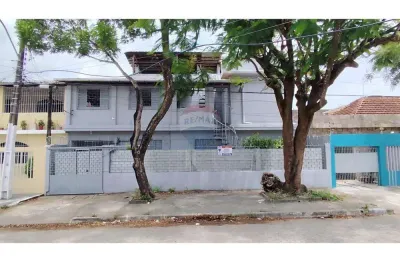 Vendo - casa cordeiro 300 mts de área construída  - 04 quartos - 02 salas de estar - 02 vagas de garagem  - área de lazer  cobertura