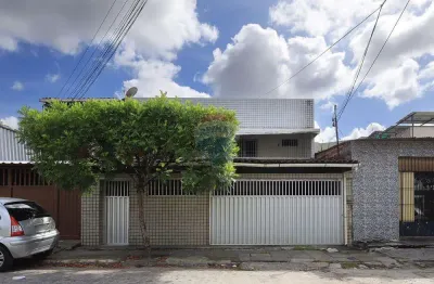 Oportunidade no cordeiro: casa com 322m², 6 quartos e 4 vagas!