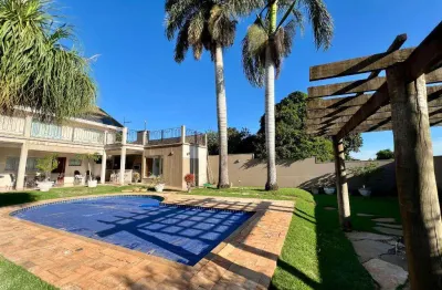 Sobrado à venda  4 quartos, ampla área de lazer e 368 m² construído