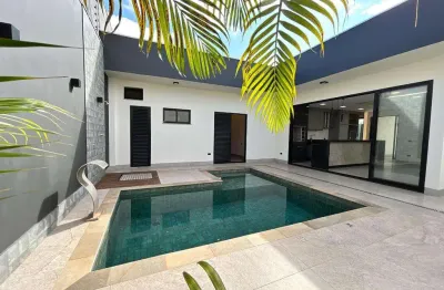Casa ampla com piscina, cozinha planejada e suíte com closet