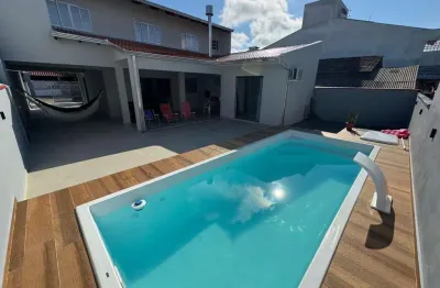 Casa averbada na praia da enseada, são francisco do sul/sc | financia | 250 m da praia